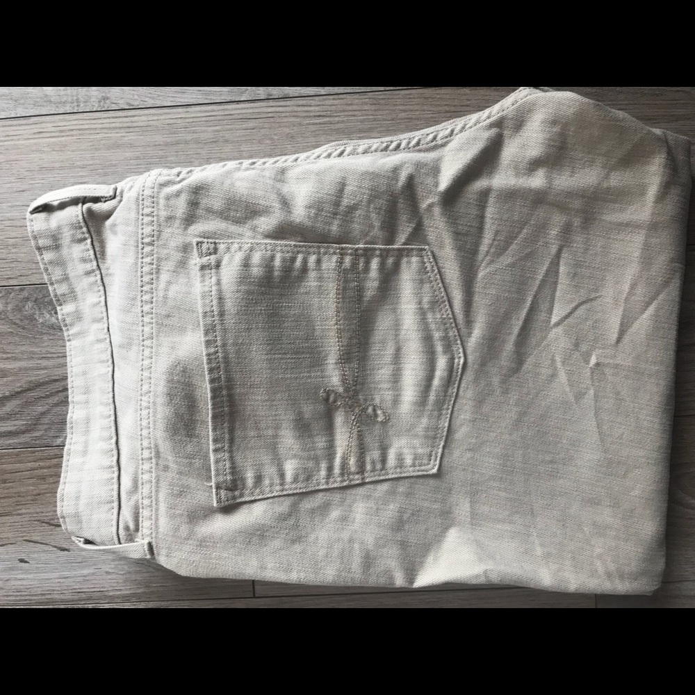 Levi capris size 16